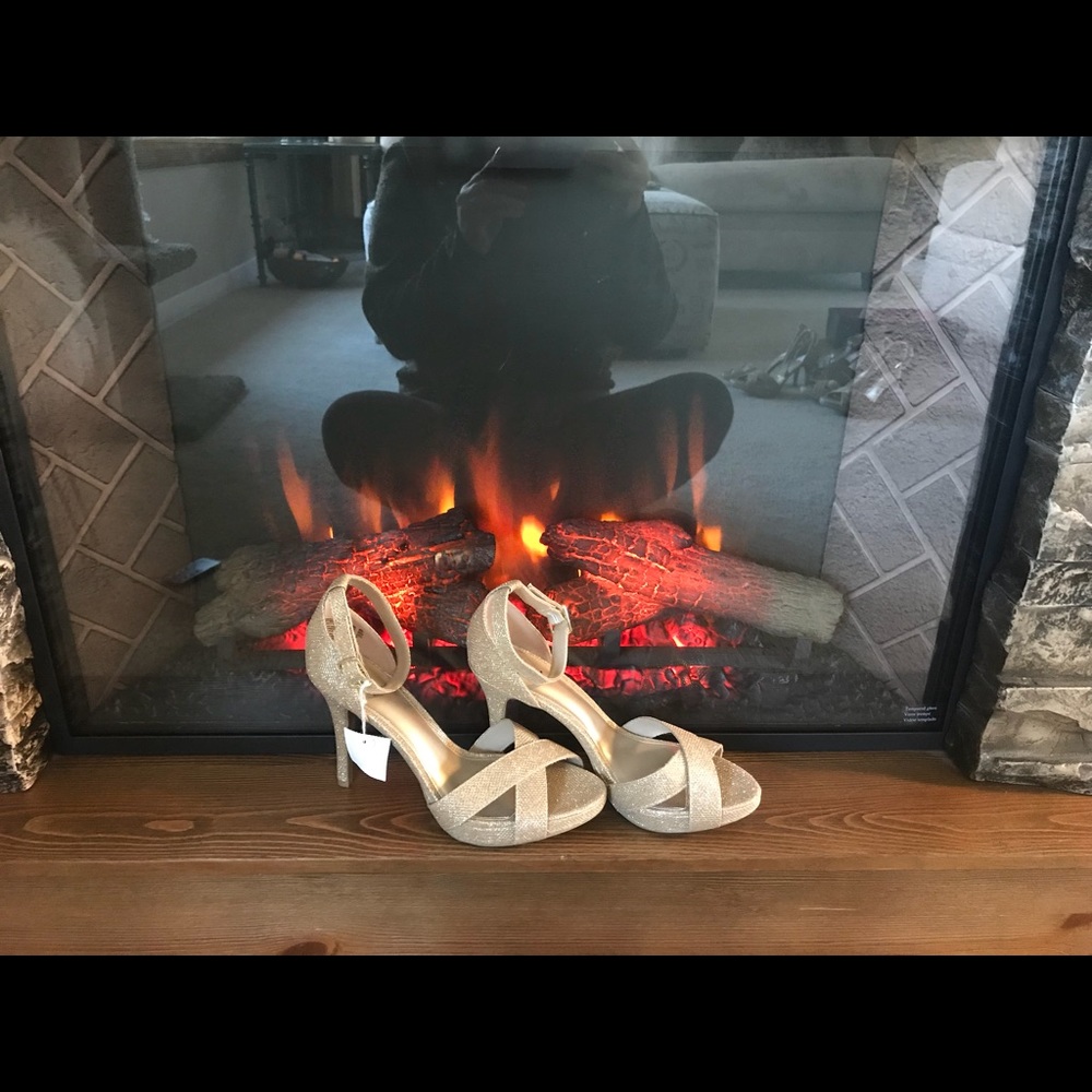 Gold Fioni High Heels - Picture 3 of 8